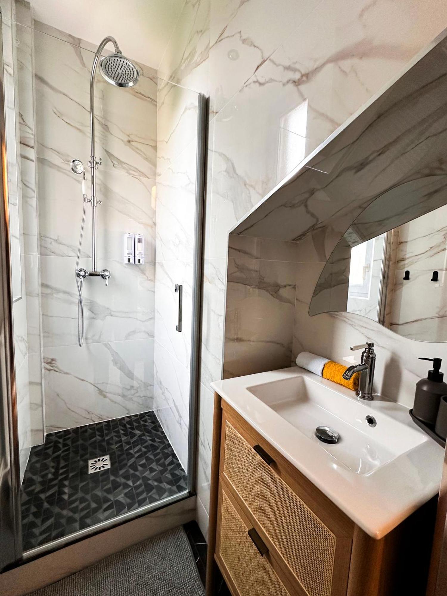 Le Garden & Spa Compiegne Bagian luar foto